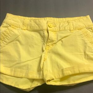 Maurice’s Yellow shorts 3 inch hem button closure size 5/6